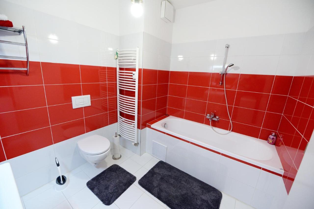 פישטני Apartman Centroom מראה חיצוני תמונה